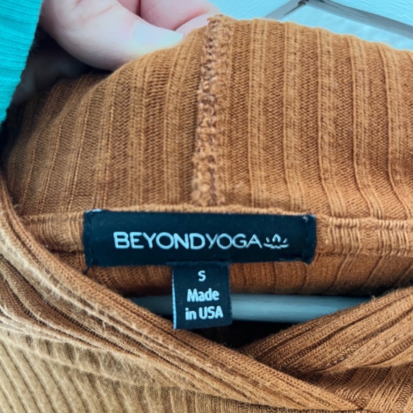 Beyond Yoga So Chic Cropped Hoodie - Picture 4 of 6